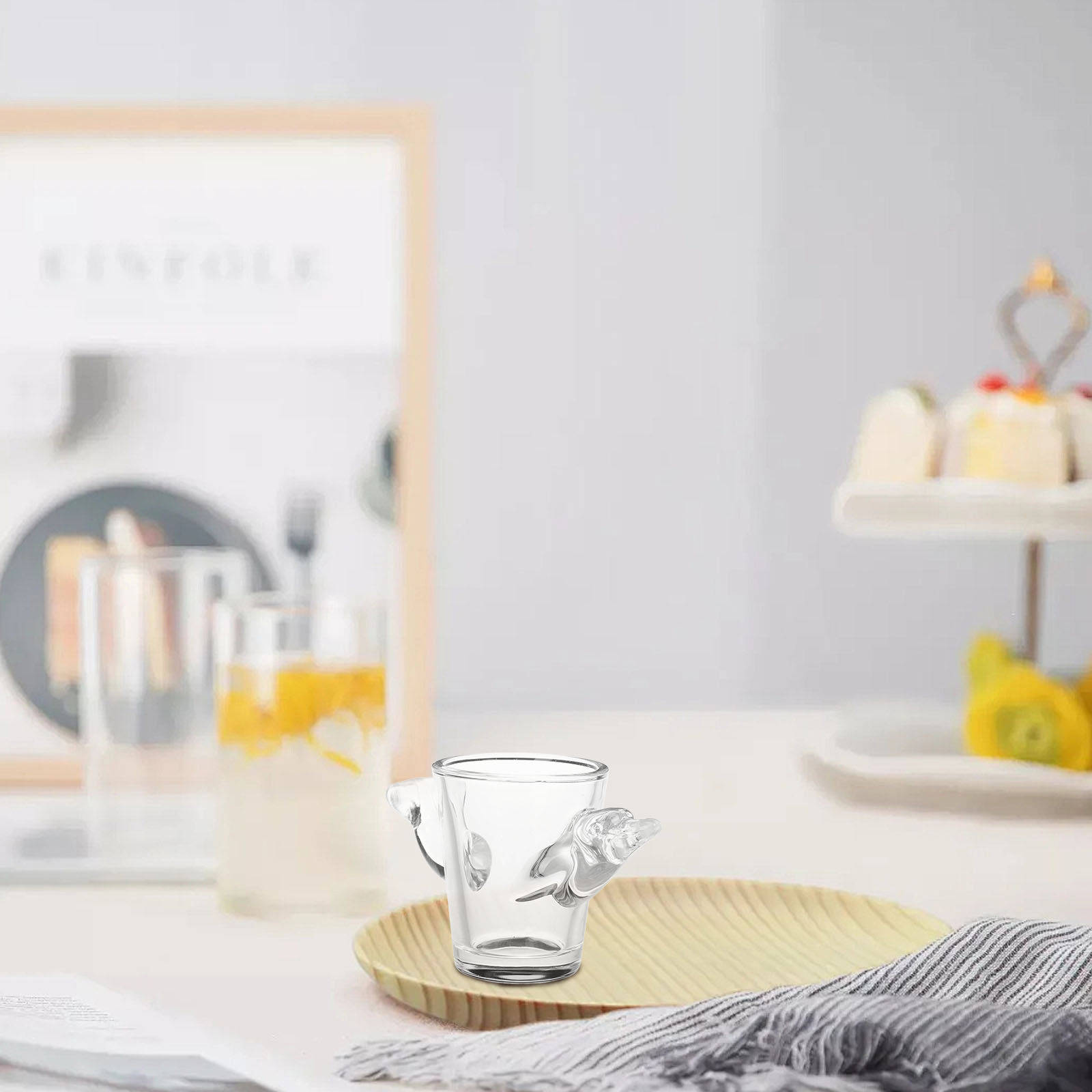 Mały, przezroczysty kieliszek  – Coffee Tea Vodka recenzja i cena